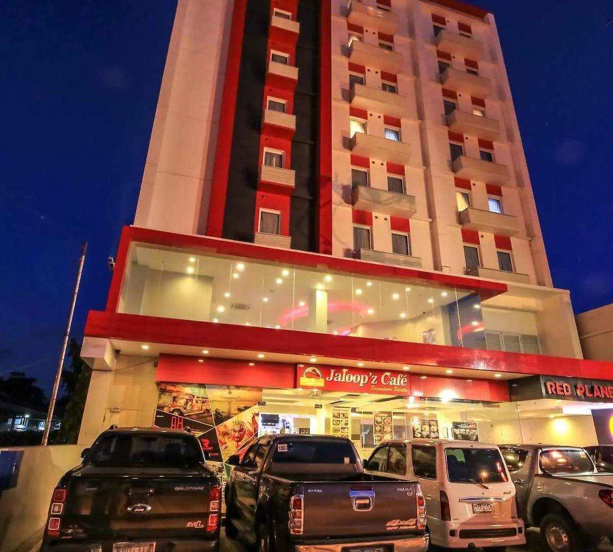 Red Planet Davao - Multiple Use Hotel 3*,