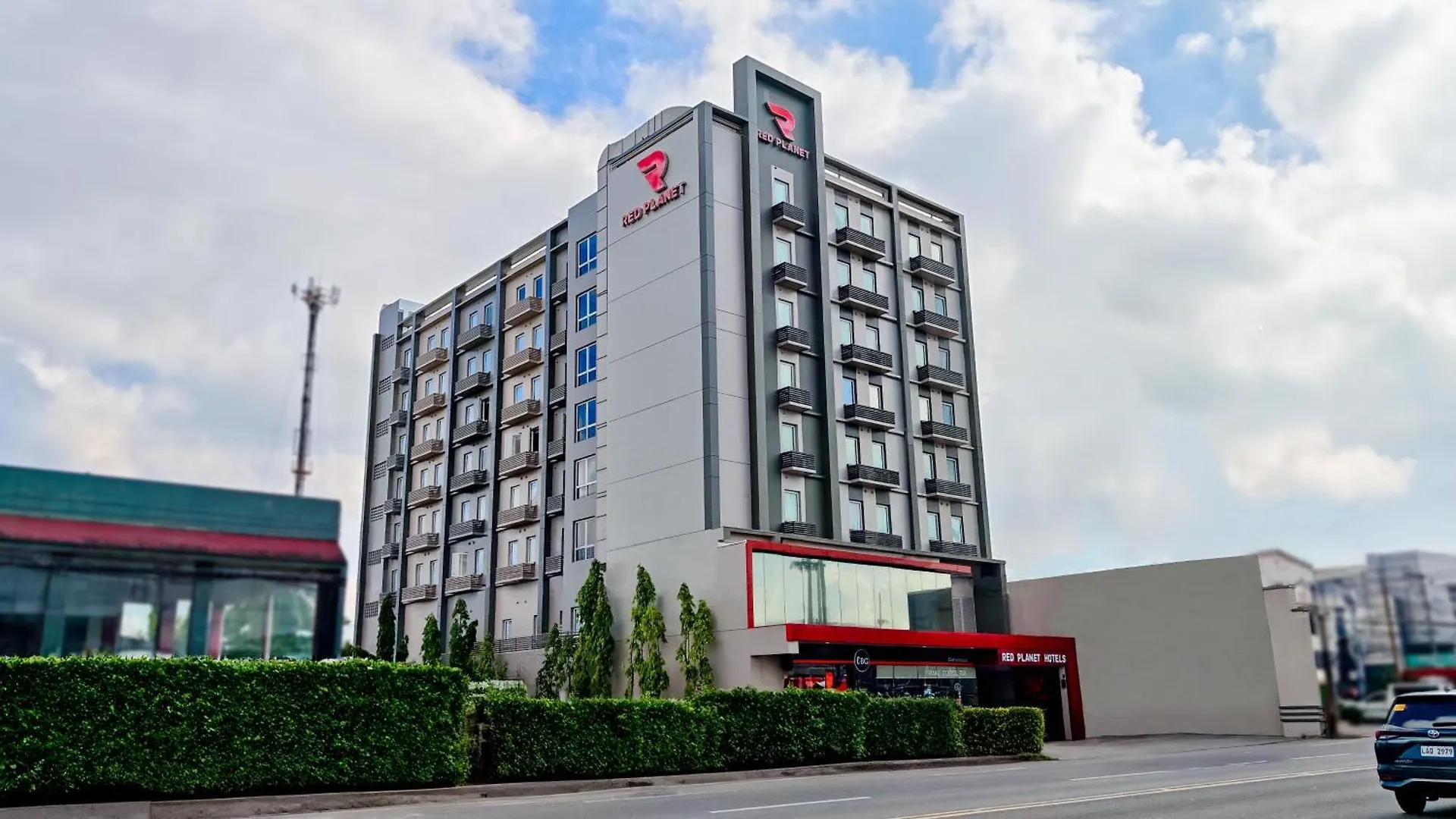 Red Planet Davao Hotell