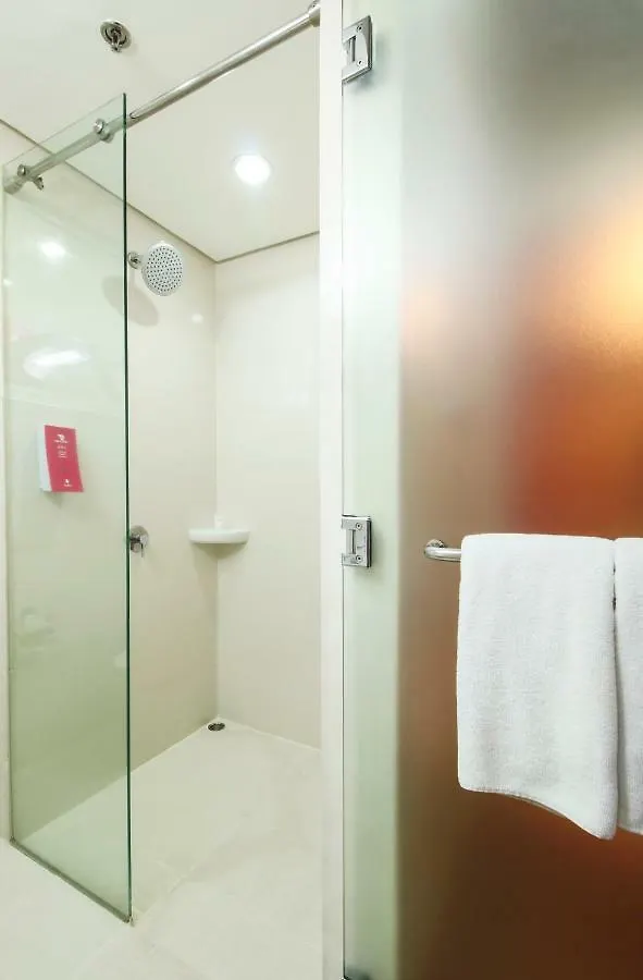 Red Planet Davao Hotell 3*,