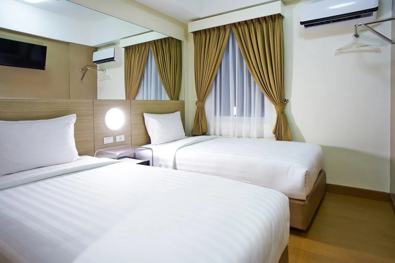 Red Planet Davao - Multiple Use Hotel 3*,