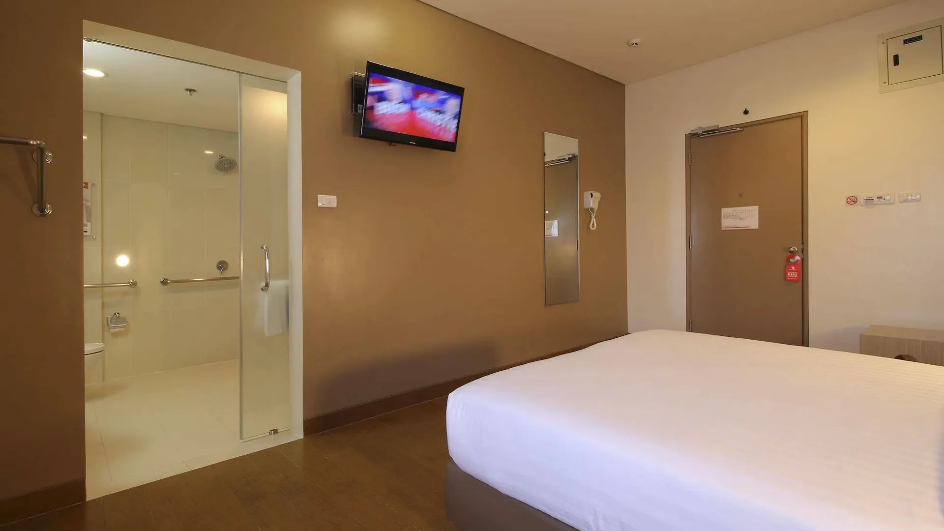 Red Planet Davao - Multiple Use Hotel 3*,