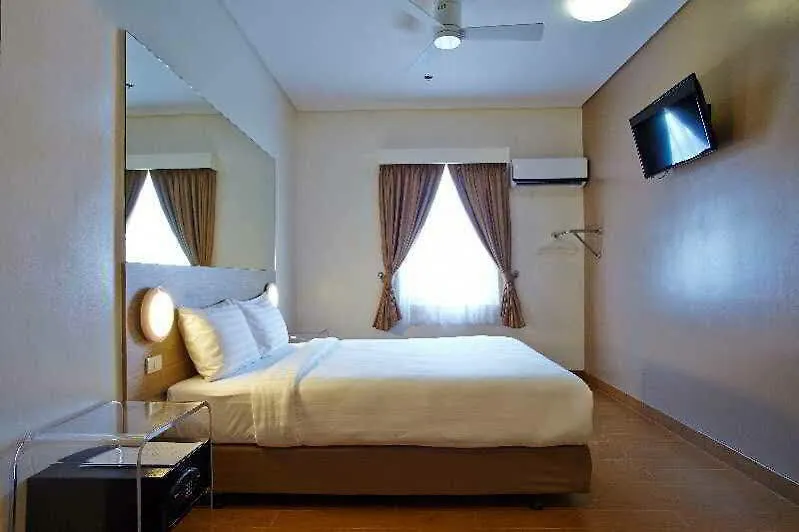 Red Planet Davao - Multiple Use Hotel 3*,